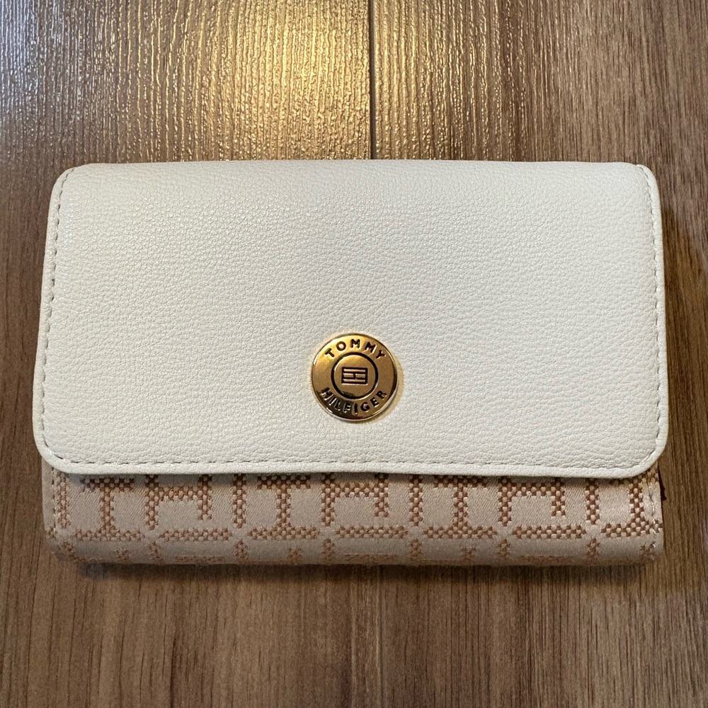 Tommy Hilfiger Cream and Brown Women's Wallet